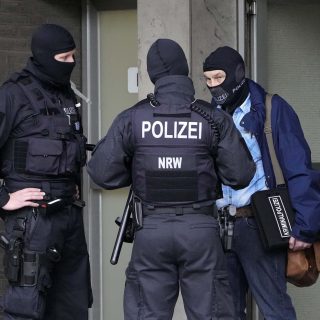 ألمانيا تعتقل فرنسية بتهمة ارتكابها “جرائم حرب” في سورية